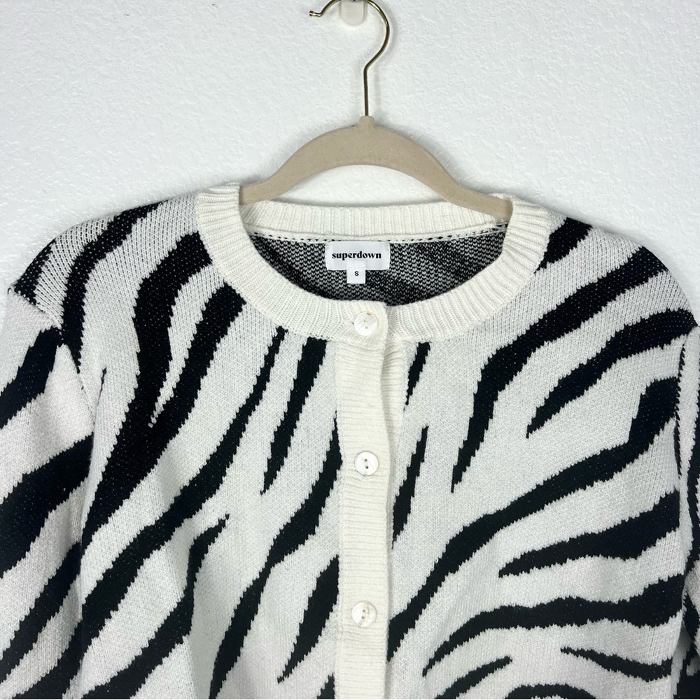 Revolve x Superdown Zebra crop sweater cardigan size S - Picture 4 of 7